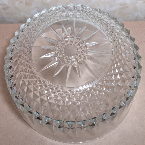 Intricate Heavyweight Clear Glass Bowl with Crystal Cut Starburst Pattern - Picture 4 of 8